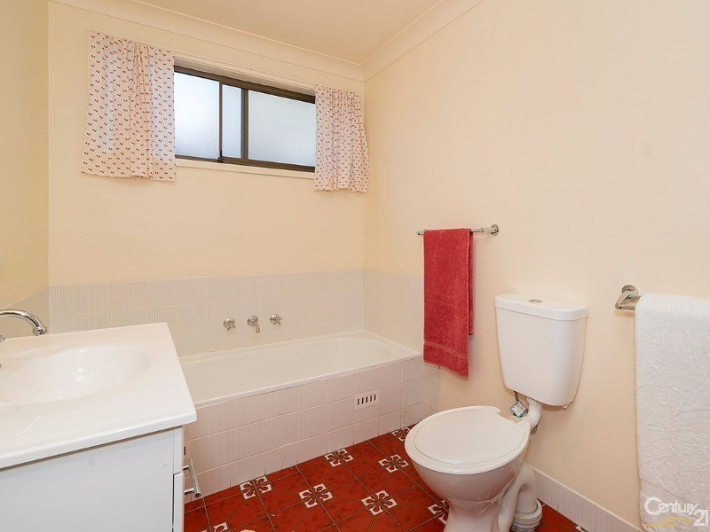 28 Jeannie Crescent, Berkeley Vale NSW 2261