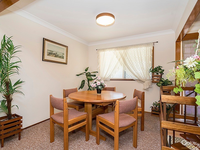 52 Clare Crescent, Berkeley Vale NSW 2261