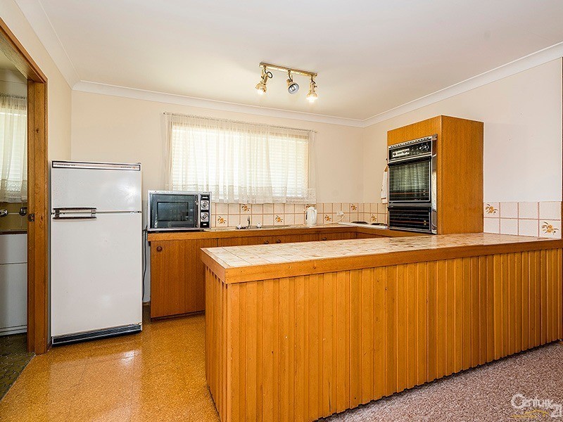 52 Clare Crescent, Berkeley Vale NSW 2261