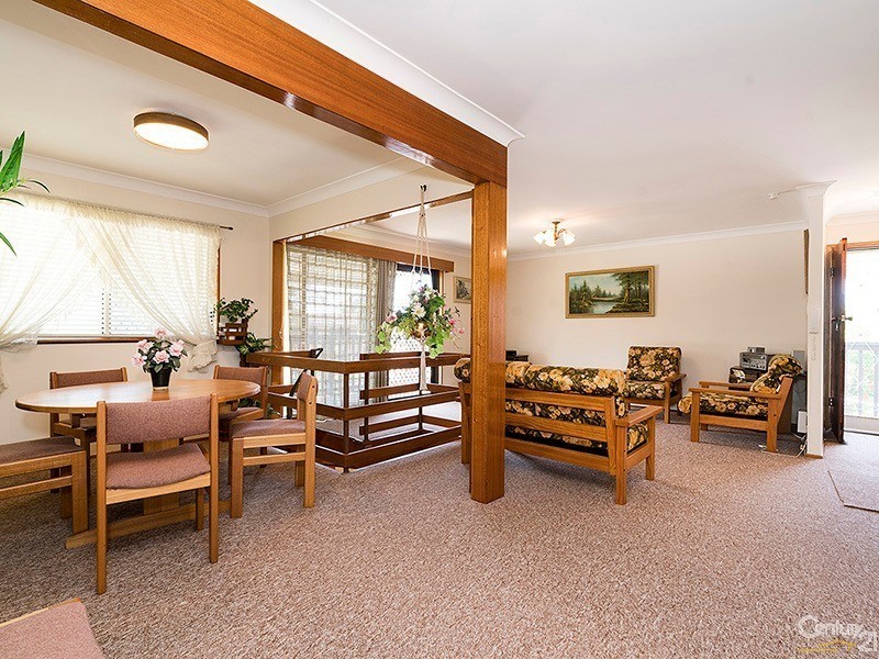 52 Clare Crescent, Berkeley Vale NSW 2261