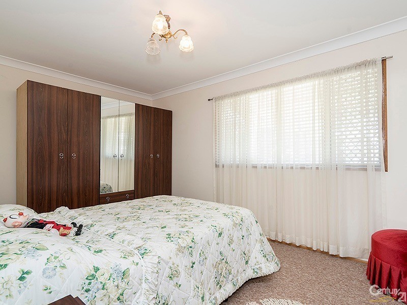 52 Clare Crescent, Berkeley Vale NSW 2261
