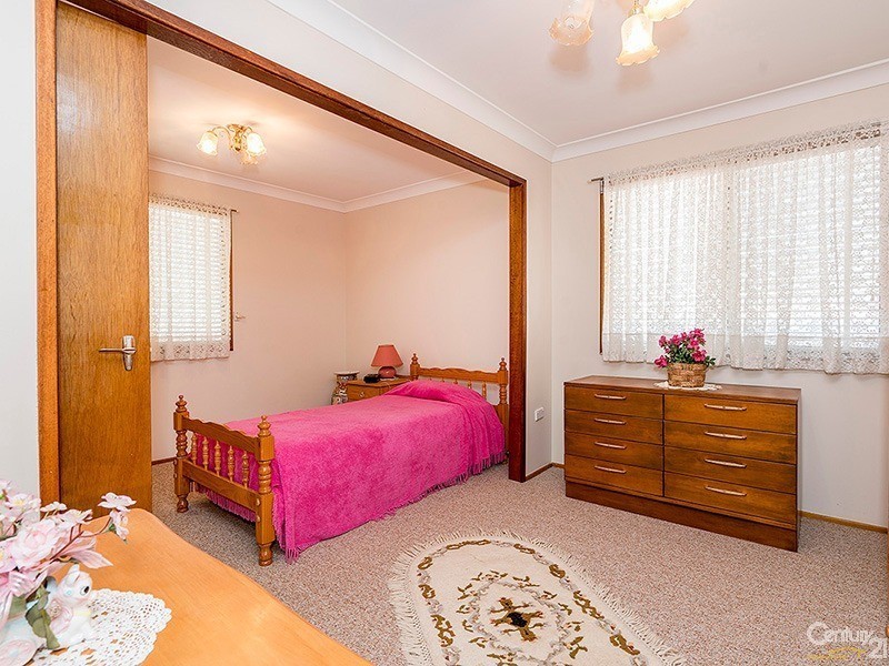 52 Clare Crescent, Berkeley Vale NSW 2261