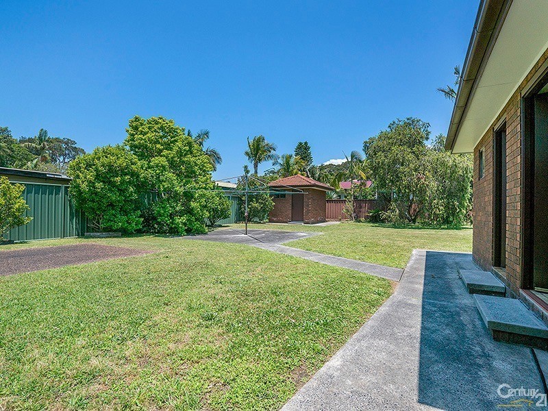 52 Clare Crescent, Berkeley Vale NSW 2261