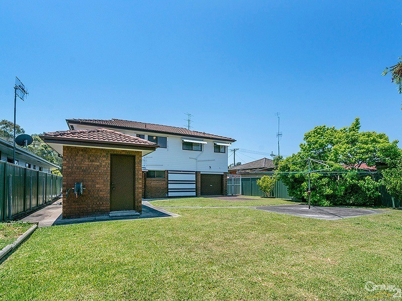 52 Clare Crescent, Berkeley Vale NSW 2261