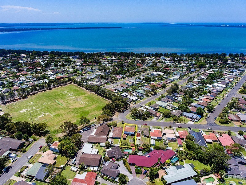 52 Clare Crescent, Berkeley Vale NSW 2261