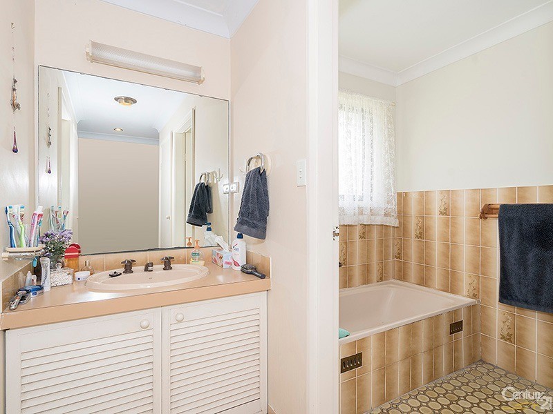 3 Waroon Avenue, Berkeley Vale NSW 2261