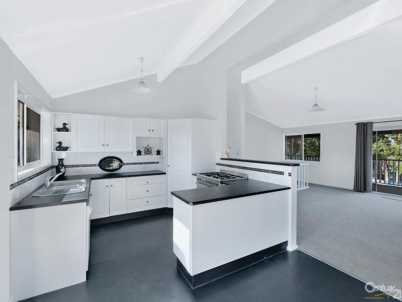 12 Kenmare Avenue, Berkeley Vale NSW 2261