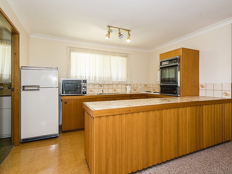 52 Clare Crescent, Berkeley Vale NSW 2261
