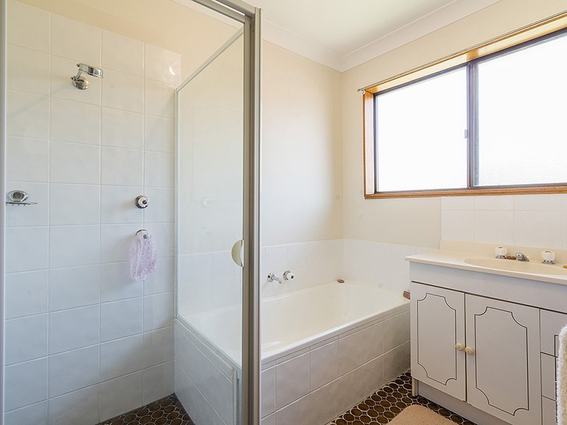 52 Clare Crescent, Berkeley Vale NSW 2261