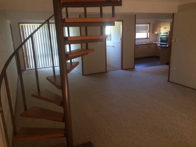 52 Clare Crescent, Berkeley Vale NSW 2261