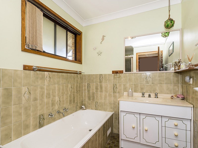 24 Haigh Close, Berkeley Vale NSW 2261