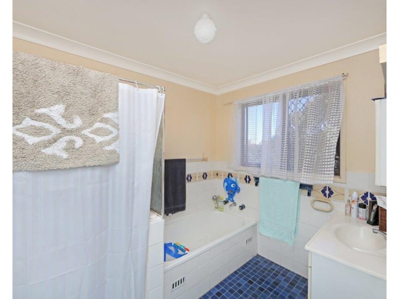 37 Bondi Rd, The Entrance North NSW 2261