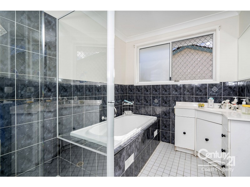 35 Kerry Crescent, Berkeley Vale NSW 2261