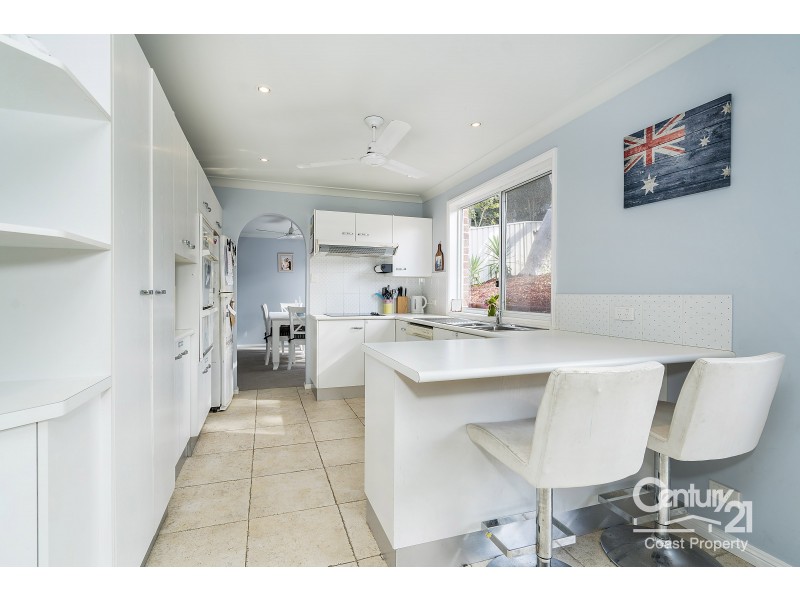 220 Cresthaven Avenue, Bateau Bay NSW 2261