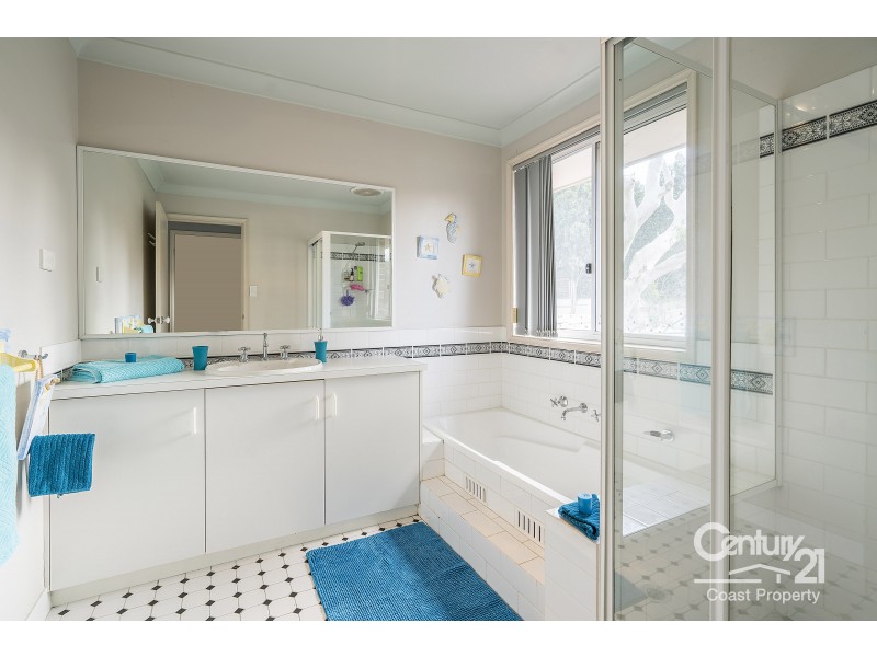 220 Cresthaven Avenue, Bateau Bay NSW 2261