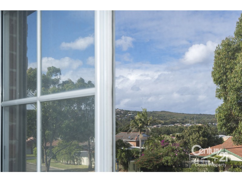 220 Cresthaven Avenue, Bateau Bay NSW 2261