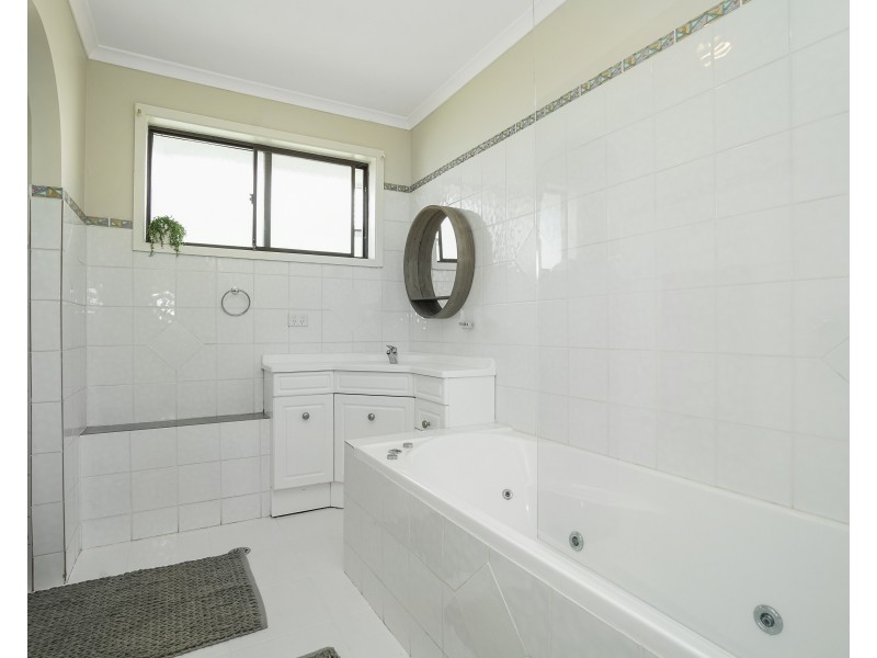 19 Rays Road, Bateau Bay NSW 2261