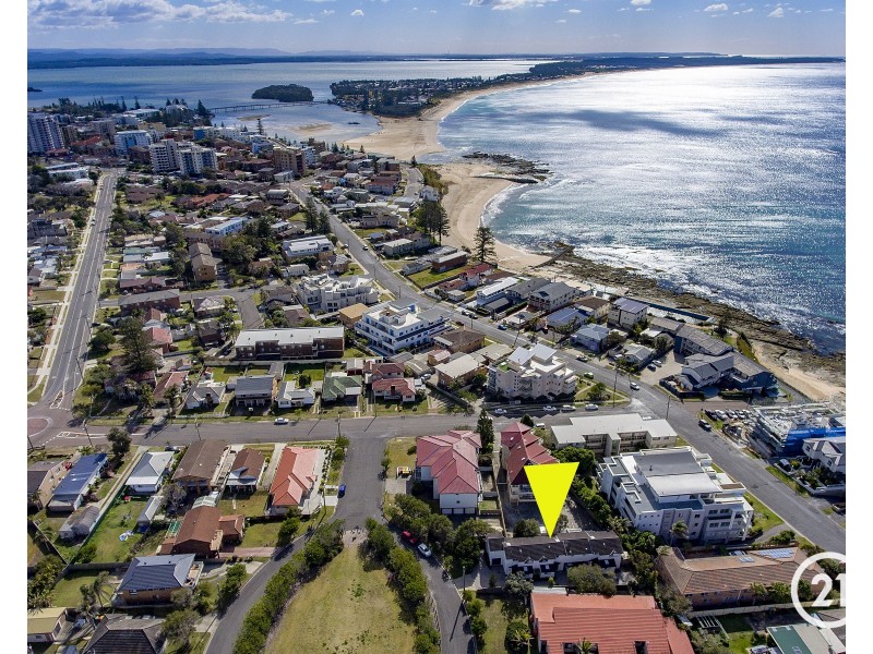 2/2 The Crescent, Blue Bay NSW 2261