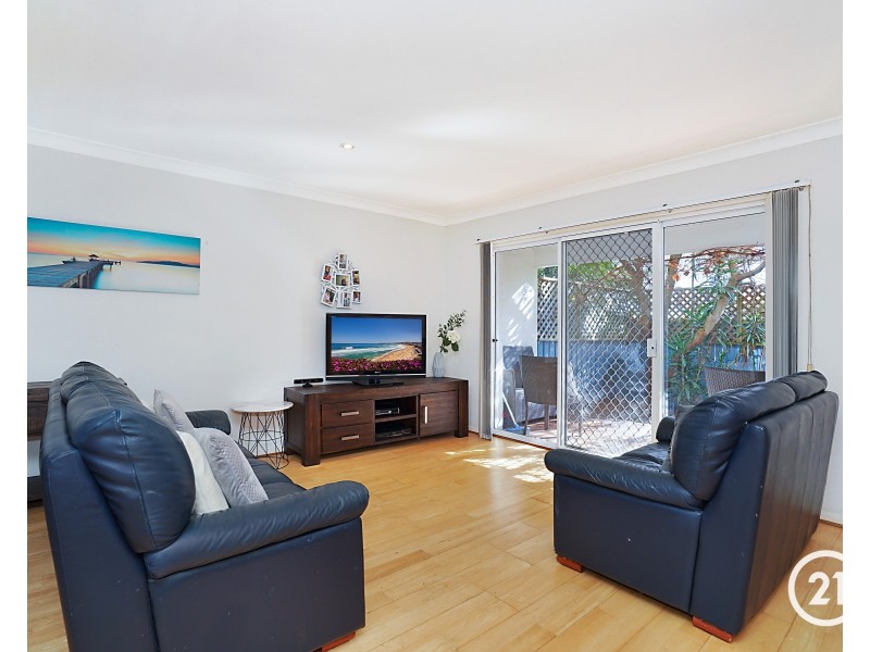 2/2 The Crescent, Blue Bay NSW 2261