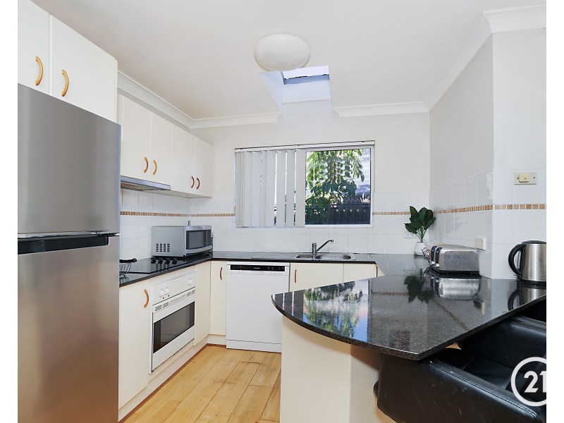 2/2 The Crescent, Blue Bay NSW 2261