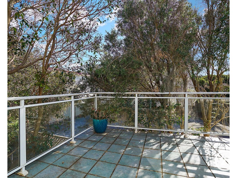 2/2 The Crescent, Blue Bay NSW 2261