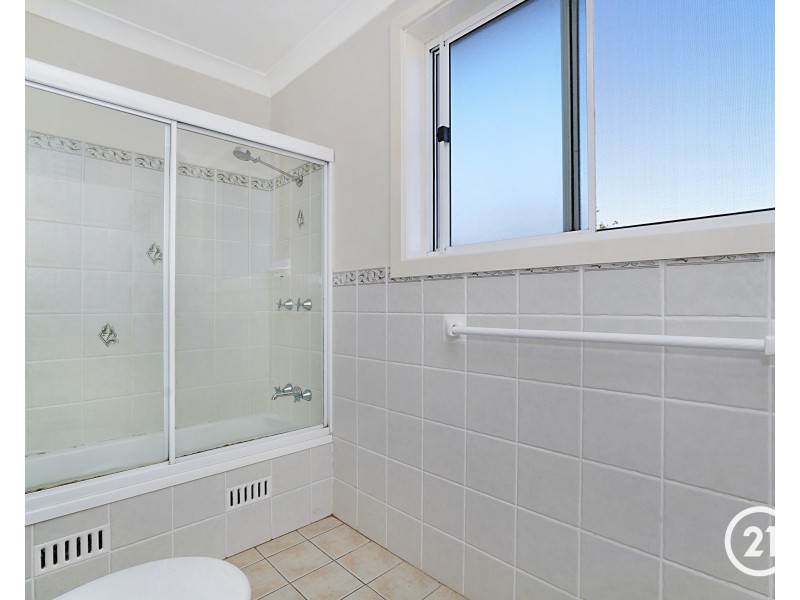 2/2 The Crescent, Blue Bay NSW 2261
