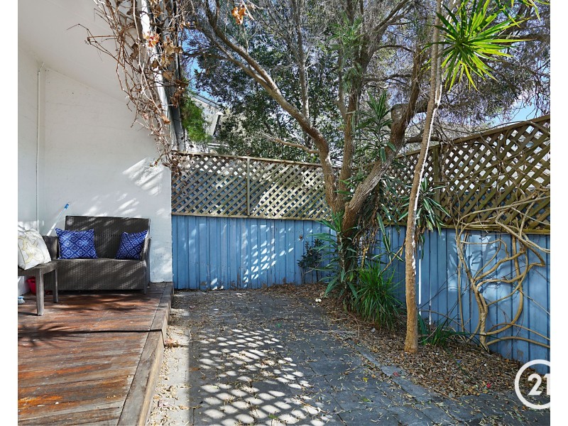 2/2 The Crescent, Blue Bay NSW 2261