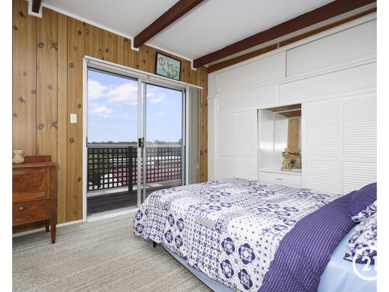 64 Yeramba Road, Summerland Point NSW 2259