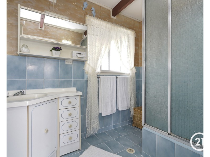 64 Yeramba Road, Summerland Point NSW 2259