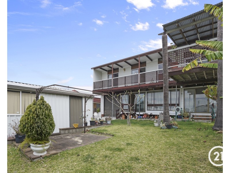 64 Yeramba Road, Summerland Point NSW 2259