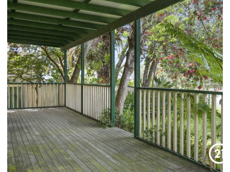 17 Kurraba Parade, Berkeley Vale NSW 2261
