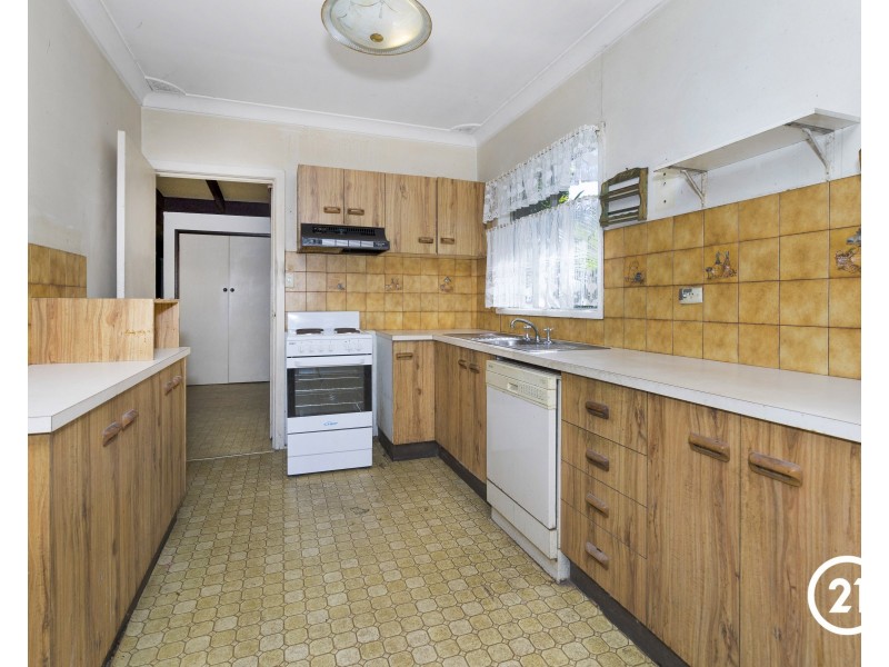 17 Kurraba Parade, Berkeley Vale NSW 2261