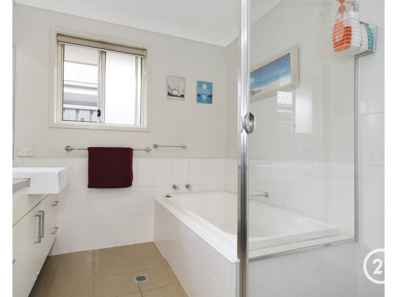 10 Florin Place, Wadalba NSW 2259