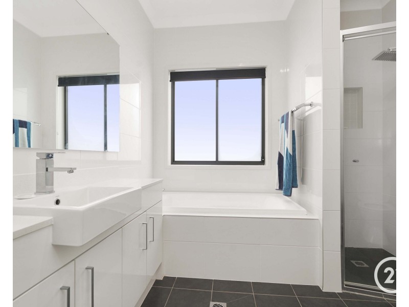 143  Kerry Crescent, Berkeley Vale NSW 2261