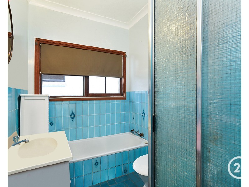 74 Bay Road, Blue Bay NSW 2261