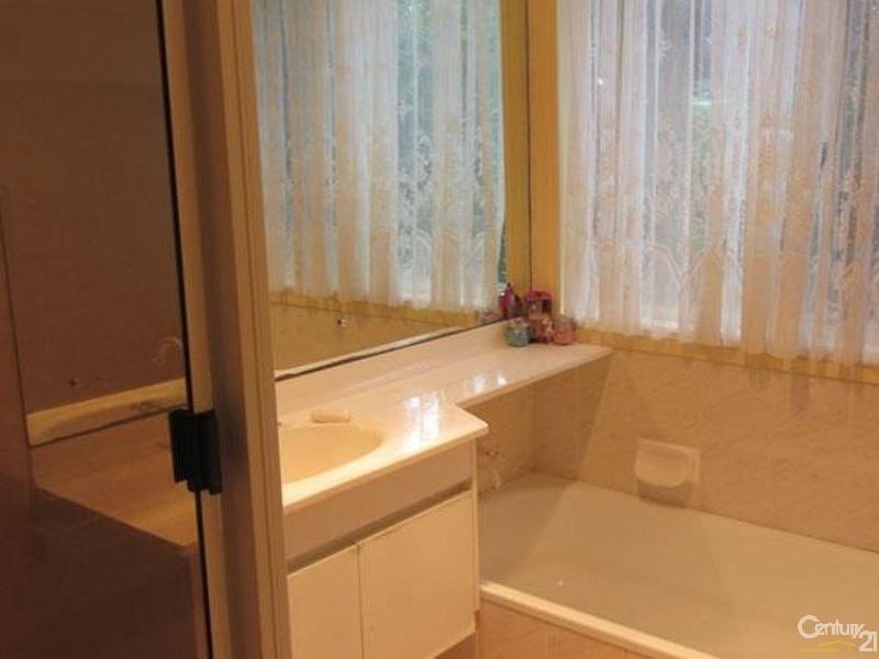 11 Whispering Valley Drive, Richmond Hill NSW 2480