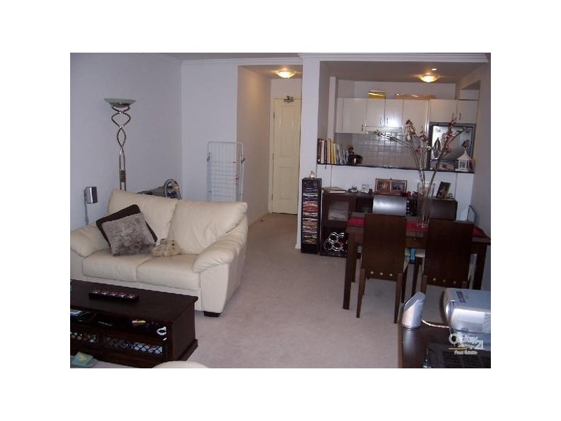 8 Yara Ave, Rozelle NSW 2039