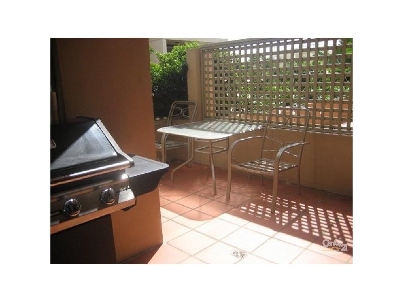 8 Yara Ave, Rozelle NSW 2039