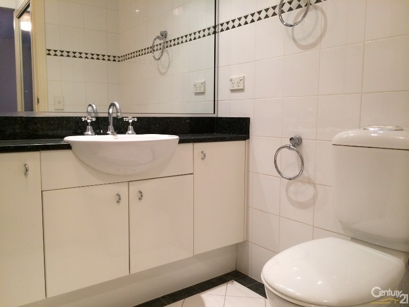 1/8 Yara, Rozelle NSW 2039