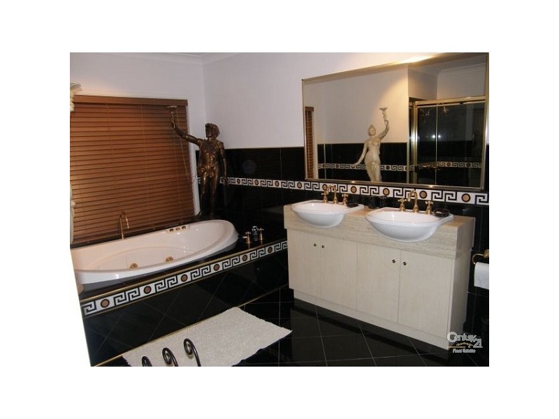 10 Lemon Gum Circuit, Blue Haven NSW 2262