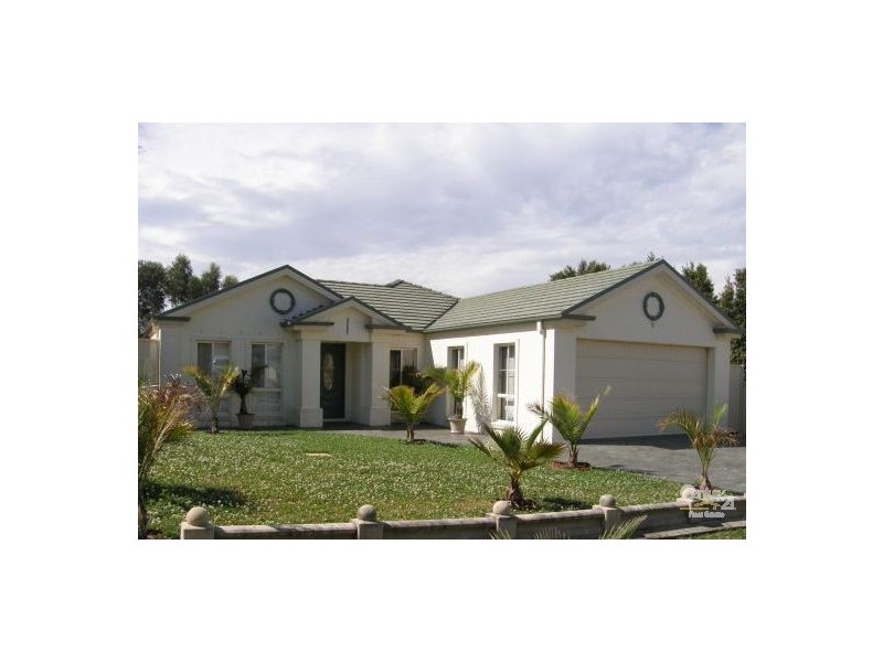 18 Lemon Gum Circuit, Blue Haven NSW 2262