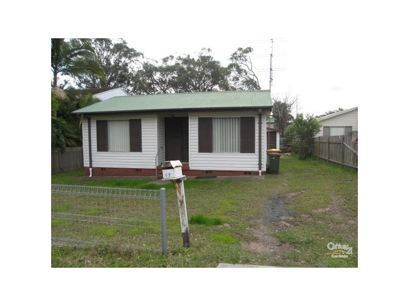 17 Moala Parade, Charmhaven NSW 2263