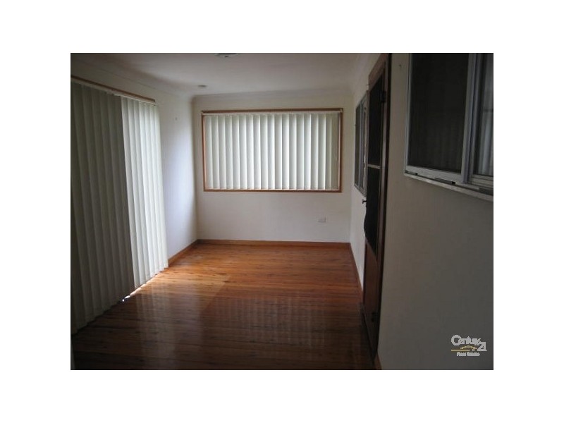 17 Moala Parade, Charmhaven NSW 2263