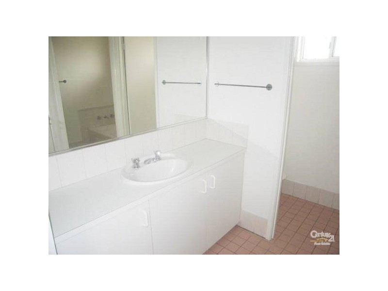 17 Whiteswan Avenue, Blue Haven NSW 2262