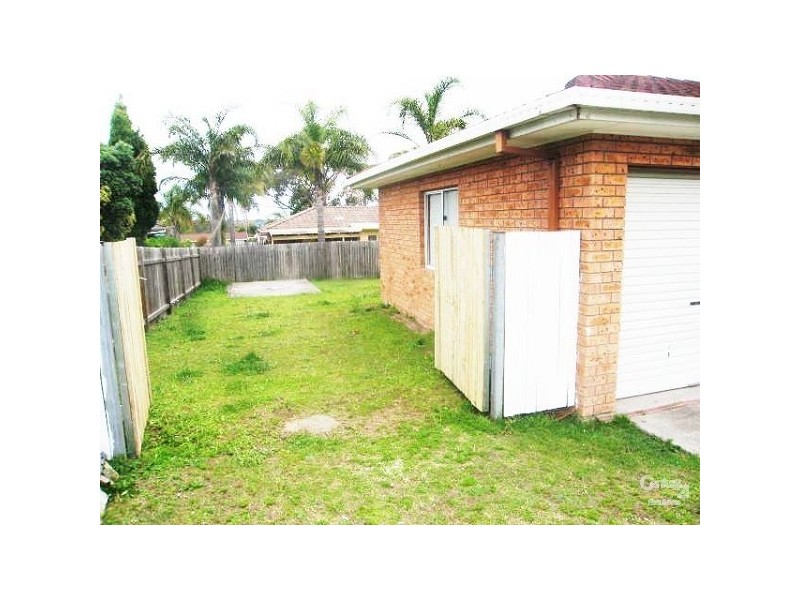 17 Whiteswan Avenue, Blue Haven NSW 2262