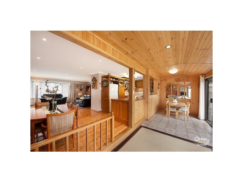 6 Lloyd Avenue, Chain Valley Bay NSW 2259