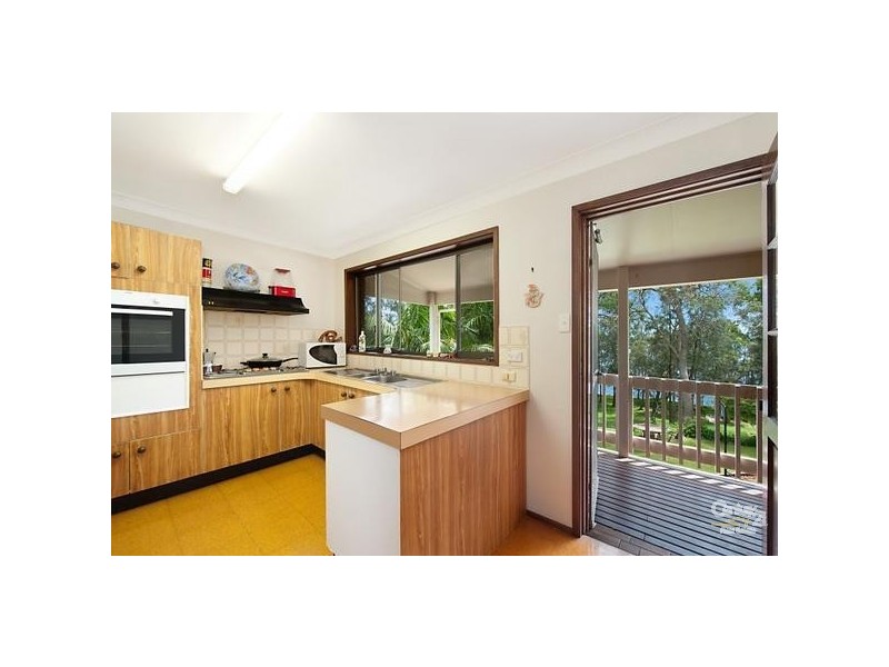 24 Lloyd Ave, Chain Valley Bay NSW 2259