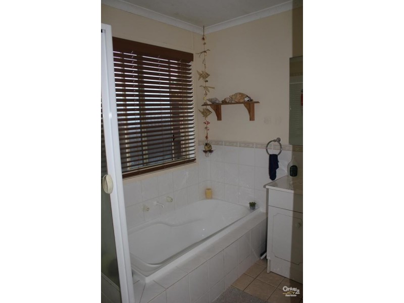 5 Winchester Dr, Lake Munmorah NSW 2259