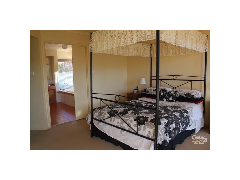 40 Pinehurst Way, Blue Haven NSW 2262