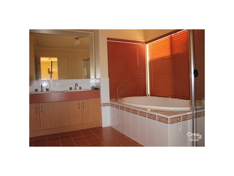 40 Pinehurst Way, Blue Haven NSW 2262